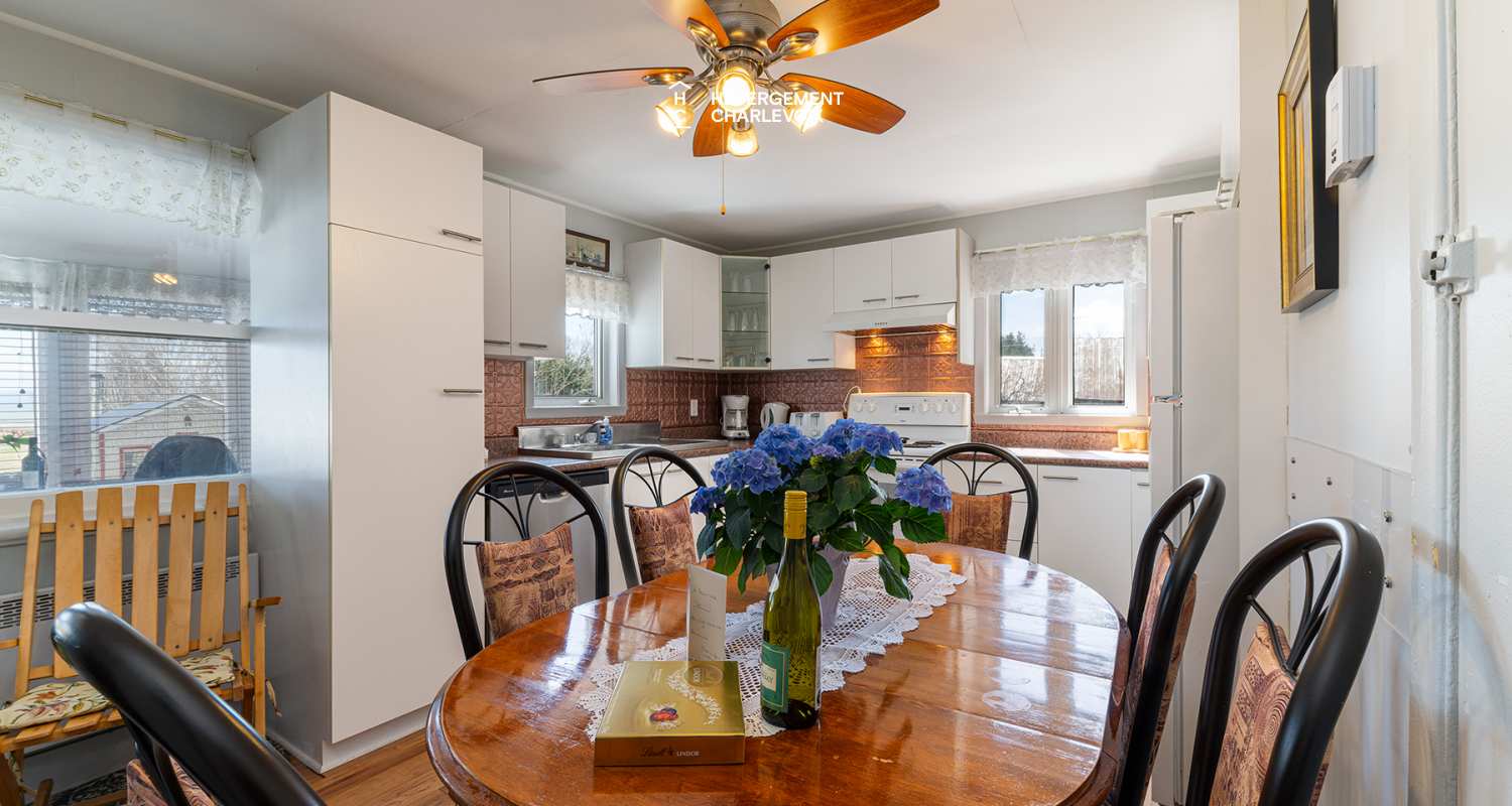 LOG-911 - Au coeur du Village.